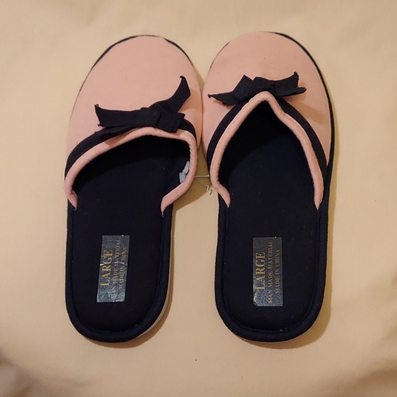 ‼️3 for $16‼️  Pink with Blue Bow Bedroom Slippers - Picture 3 of 3